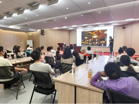 福建省图书馆举办<div>“穿墙透壁：剖视中国经典古建筑”读书会</div>